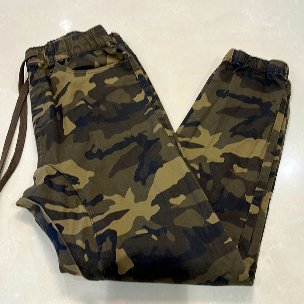 Victorious Mens Camo Jogger